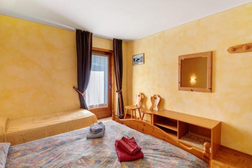 Ένα ή περισσότερα κρεβάτια σε δωμάτιο στο Appartamento Edelweiss