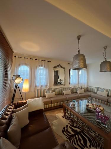 Fotografie z fotogalerie ubytování Luxury Apartment Beach View by Marina Beach v destinaci Mʼdik
