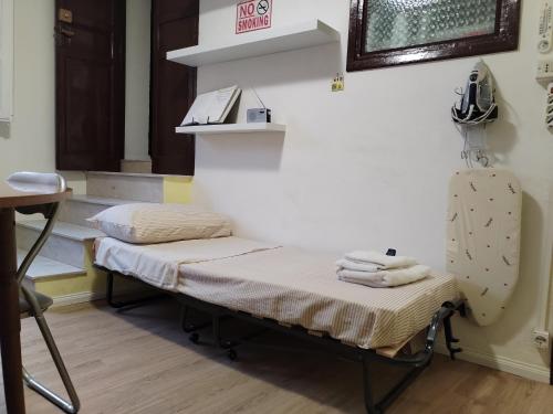a hospital room with a bed with towels on it at Casa del Centro 2P in Santa Caterina Villarmosa