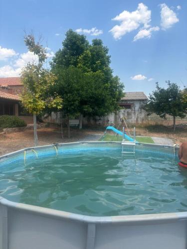 Πισίνα στο ή κοντά στο Casa Rural Teruel Alfambra LA DESHILLA