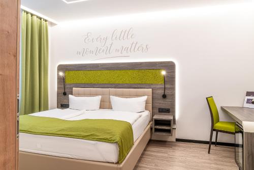Postel nebo postele na pokoji v ubytování Hotel Feichtinger Graz