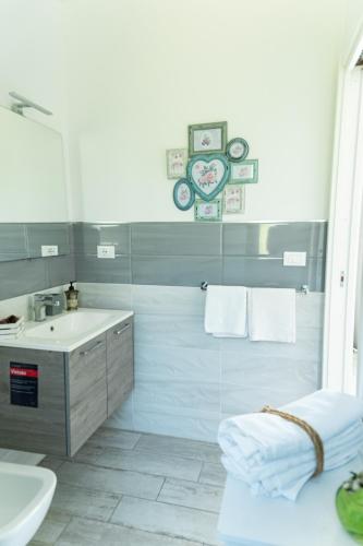 a bathroom with a shower and a sink and a mirror at Villa Tropical in Francavilla al Mare