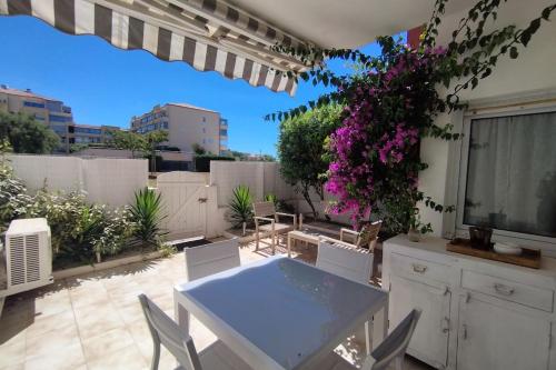 The contemporary of the marina