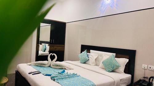 Letto o letti in una camera di THE JEYAM RESIDENCY - Opp To Mangrove Boating, Pondicherry - JR Groups