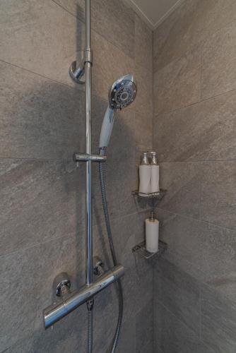 a shower with a shower head in a bathroom at THE TANADA SAUNA サウナ 露天風呂 棚田一望 Refaシャワードライヤー in Sakai