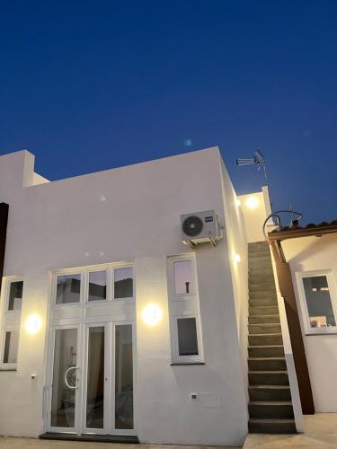 Το κτήριο όπου στεγάζεται  το διαμέρισμα