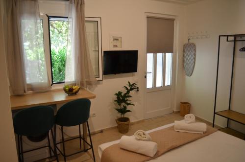 Μια τηλεόραση ή/και κέντρο ψυχαγωγίας στο Platanos View Studio