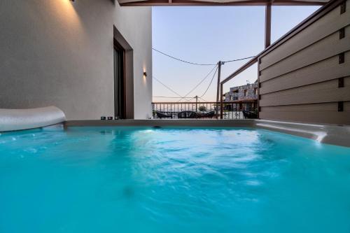 Πισίνα στο ή κοντά στο VENTUS Luxury Suites