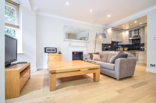 A seating area at Top Properties Chelsea 