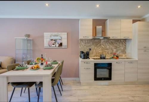 Kuchyň nebo kuchyňský kout v ubytování 4 Seasons Apartment