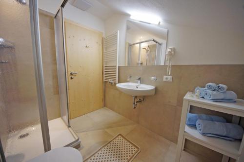 Koupelna v ubytování Agriturismo Lüch de Vanc