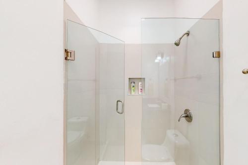 Bilik mandi di Casa Marron 37 - Playa Arcangel