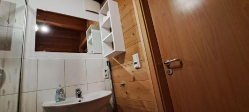 Ένα μπάνιο στο Studio im Blockhaus am Chiemsee