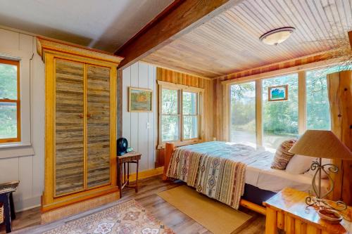 Ένα ή περισσότερα κρεβάτια σε δωμάτιο στο The River House