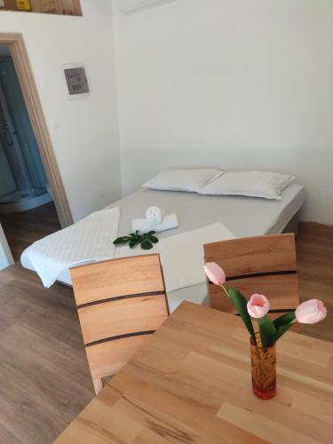 Postel nebo postele na pokoji v ubytování Glamping Apiturizem Kr'Bee
