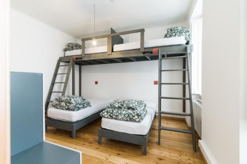 a bunk bed in a room with two beds at WOT Lisbon Patio in Lisbon
