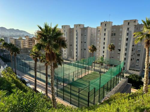Εγκαταστάσεις για τένις ή/και σκουός στο Sunset Cliffs Terra Gold apartment ή εκεί κοντά