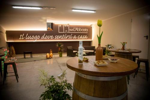 B&B L'ABBAZIAにあるレストランまたは飲食店