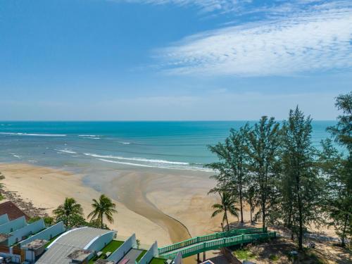 a view of the beach from the balcony of a resort at Catnip Seaside Hotel&Cafe in Ban Huai Luk (1)