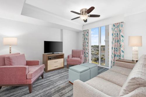 Club Wyndham Towers on the Groveにあるテレビまたはエンターテインメントセンター