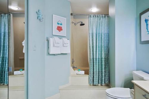 Ένα μπάνιο στο New Beautiful 2nd Floor Vista Verde West