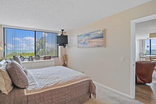 Katil atau katil-katil dalam bilik di St. Pete Isla Del Sol Bahia J 408 2BD 2BA