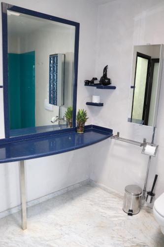 a bathroom with a blue sink and a mirror at La Ranita 2 EMPIREO in La Asomada