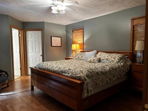 a bedroom with a bed and a ceiling fan at Country Roads take me home in Terra Alta