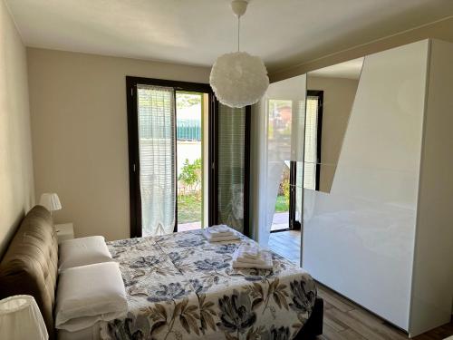 a living room with a bed and a couch at Appartamento Relax nelle Vicinanze delle Terme in Monsummano