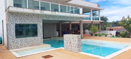 Bazén v ubytování Recanto Estrelas nebo v jeho okolí