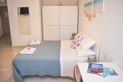 a bedroom with a bed and a white cabinet at Targura Lodging in Tarxien