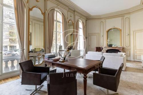 Luxury Parisian House 300m2 - Invalides