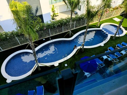 Bazén v ubytování AZAHAR BEACH Blue Apartments & Spa nebo v jeho okolí
