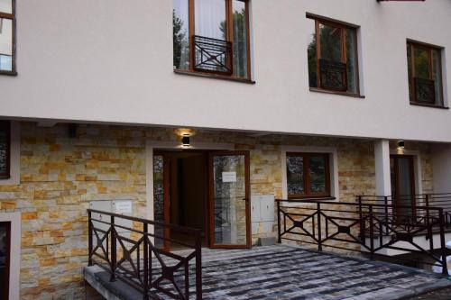a building with a front door and windows at Apartman Suny N58 in Kopaonik