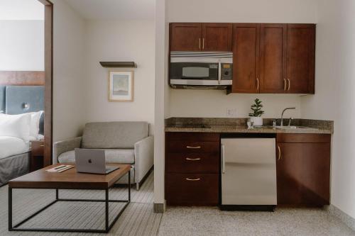Club Quarters Hotel Downtown, Houston Image