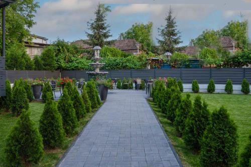 Taman di luar Fit Residence