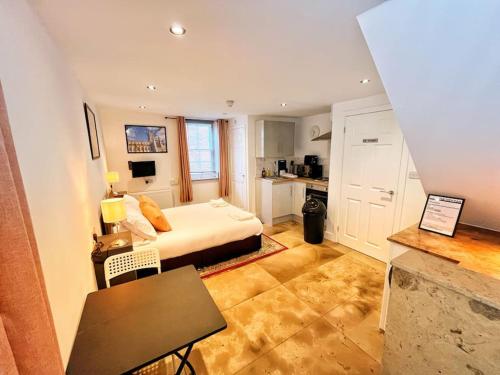 a small bedroom with a bed and a kitchen at The City Pad in Gloucester