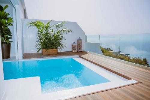 a swimming pool in a house with a view at La Casa de Leo in Garachico