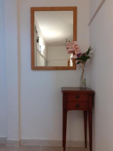 a mirror and a table with a vase of flowers on it at Luledielli in Montecilfone