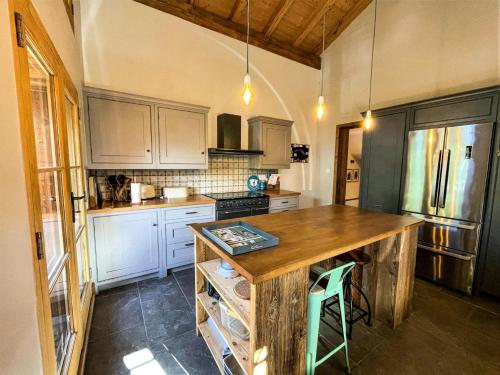 Photo de la galerie de l'établissement Résidence Stone Shed - Chalet Stone Shed MAE-3981, à Saint-Marcel