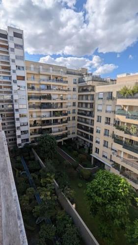 Studio design vintage Paris 15ème piscine dans la résidence - proche métro