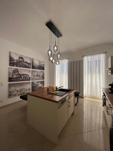 Luxury CityApartment 5