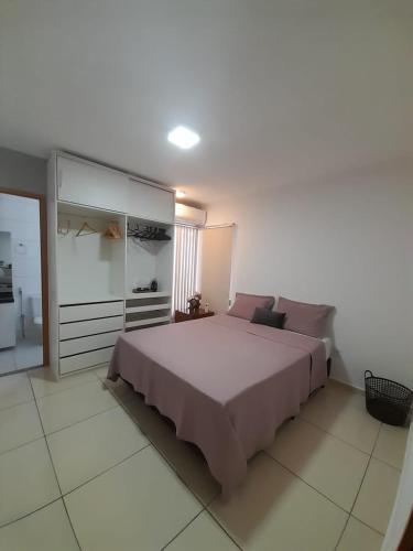 a bedroom with a large bed in a room at Casa ampla com garagem e Wi-Fi Lagoa Seca, Juazeiro do norte -CE in Juazeiro do Norte