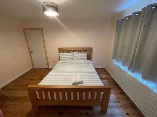 a small bedroom with a bed in a room at Daisy in Whetstone