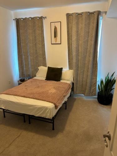 Ένα ή περισσότερα κρεβάτια σε δωμάτιο στο 2 Bedroom Stunning Home