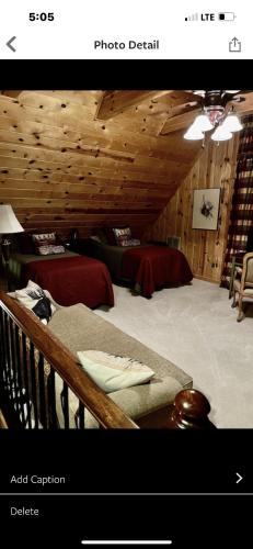 Χώρος καθιστικού στο Bumble Bee Cabin