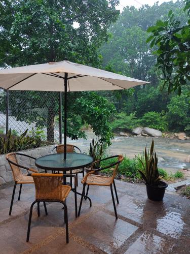 a table and chairs with an umbrella on a patio at Casa Terraza in El Zaino