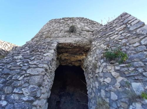 an old stone wall with a tunnel in it at Il Castello in Castel di Sangro