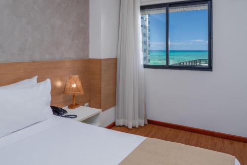 Palms Ponta Verde by Tropicalisにあるベッド