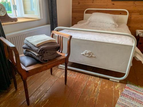 Una cama o camas en una habitación de Käru Muuseum